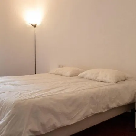 Modern One Bedroom Διαμέρισμα *